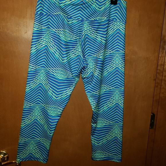 Workout capris - Picture 2 of 4